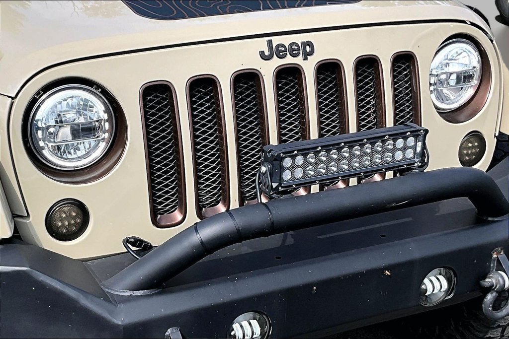 Used 2018 Jeep Wrangler Unlimited Sahara w/ Connectivity Group AWD/4WD image 32