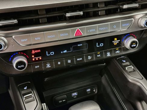 Used 2025 Kia Telluride S AWD/4WD image 24