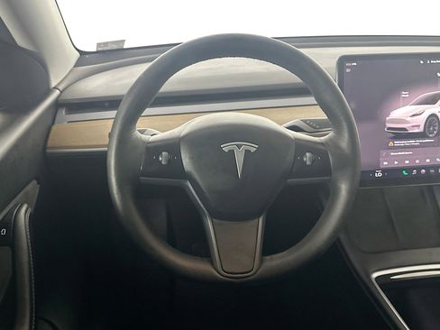 Used 2022 Tesla Model Y Long Range AWD/4WD image 17