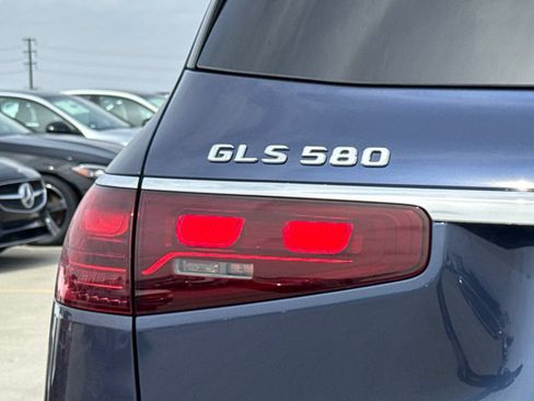 New 2026 Mercedes-Benz GLS 580 4MATIC image 11