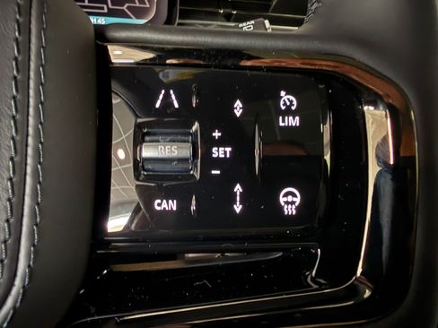 New 2026 Land Rover Range Rover Sport Dynamic SE AWD/4WD image 17