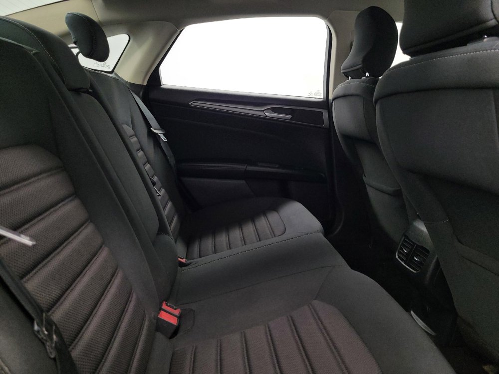 Used 2019 Ford Fusion SE FWD image 19