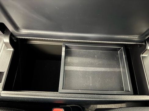 Used 2022 Toyota Prius Prime LE FWD image 33