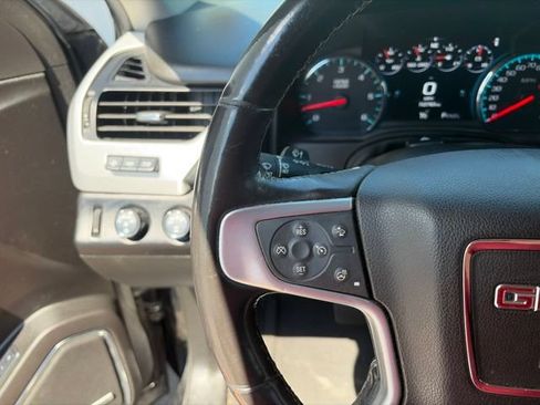 Used 2019 GMC Yukon SLT w/ Graphite Performance Edition AWD/4WD image 17