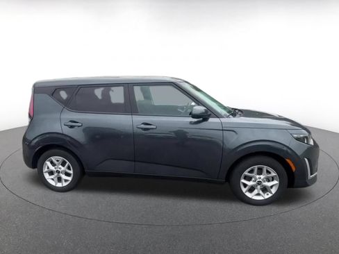 Used 2025 Kia Soul LX w/ LX Technology Package FWD image 16