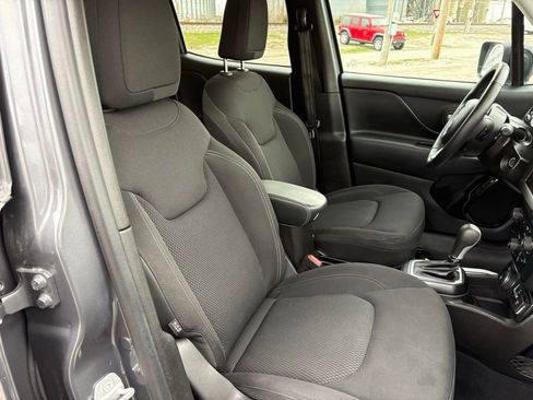 Used 2023 Jeep Renegade Altitude w/ Convenience Group I AWD/4WD image 17