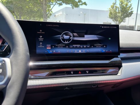Certified 2025 BMW i5 eDrive40i w/ M Sport Package RWD image 31