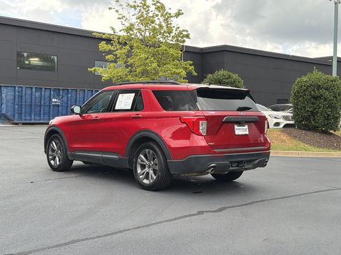 Used 2024 Ford Explorer XLT w/ Equipment Group 202A RWD image 15