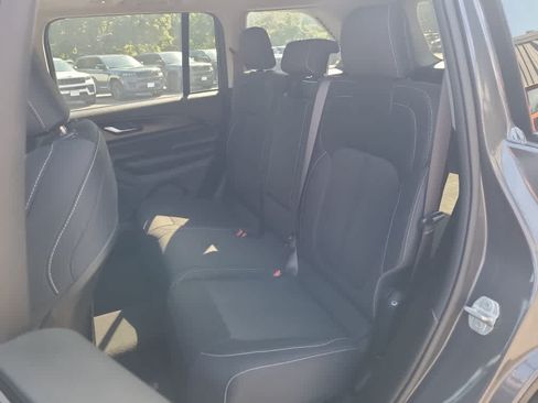Used 2023 Jeep Grand Cherokee Laredo X AWD/4WD image 27