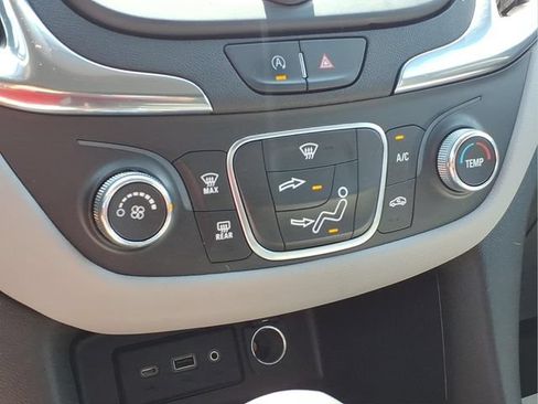 Used 2024 Chevrolet Equinox LS w/ LS Convenience Package FWD image 8