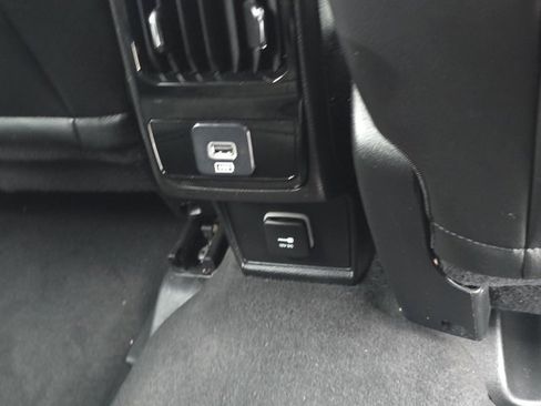 Used 2023 Jeep Compass Limited image 30