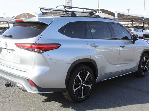 Used 2021 Toyota Highlander XSE image 3