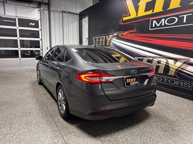 Used 2017 Ford Fusion SE w/ Fusion SE Technology Package FWD image 12