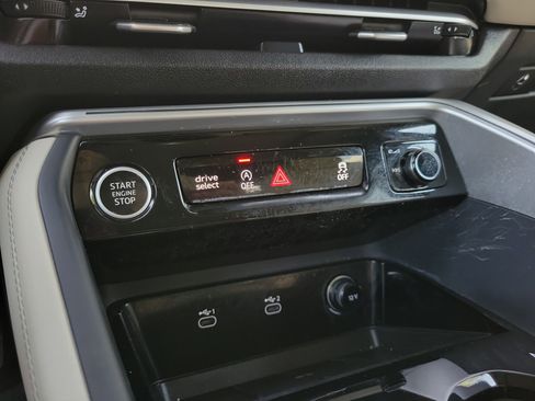 Certified 2025 Audi Q5 Prestige AWD/4WD image 27