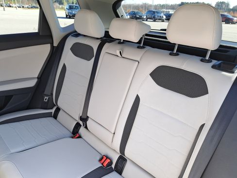 New 2026 Volkswagen Taos SE image 13