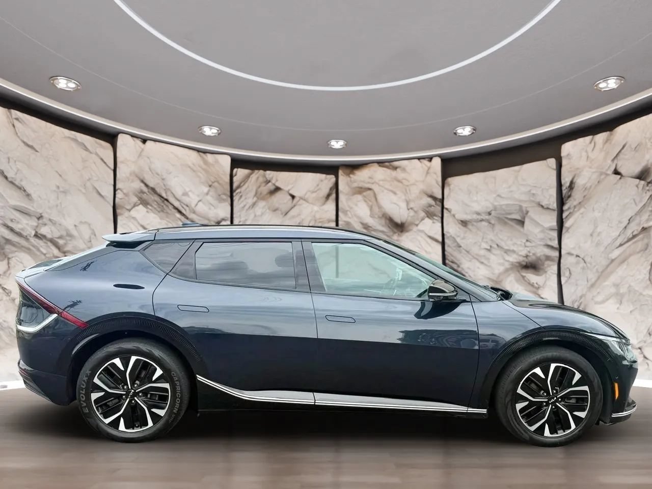 Used 2022 Kia EV6 Wind w/ Wind Technology Package AWD/4WD image 8