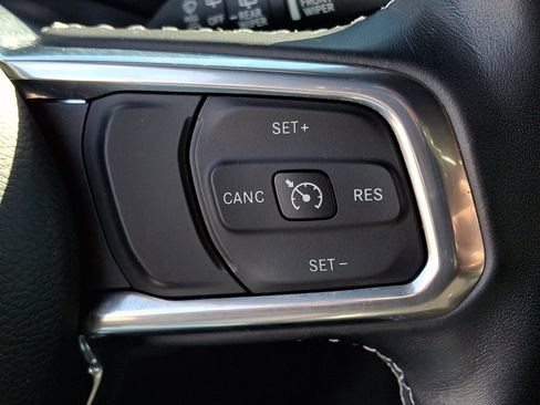 Certified 2022 Jeep Wrangler Unlimited Sahara w/ Cold Weather Group image 15