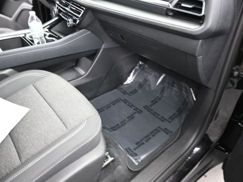 Used 2025 Chevrolet Traverse LT image 20