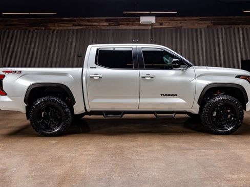 Used 2024 Toyota Tundra Limited AWD/4WD image 11