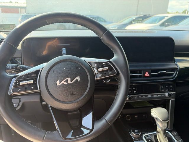Used 2025 Kia Seltos S AWD/4WD image 11