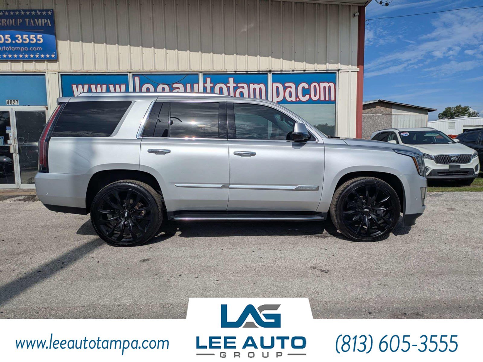 Used 2020 Cadillac Escalade Luxury RWD image 2