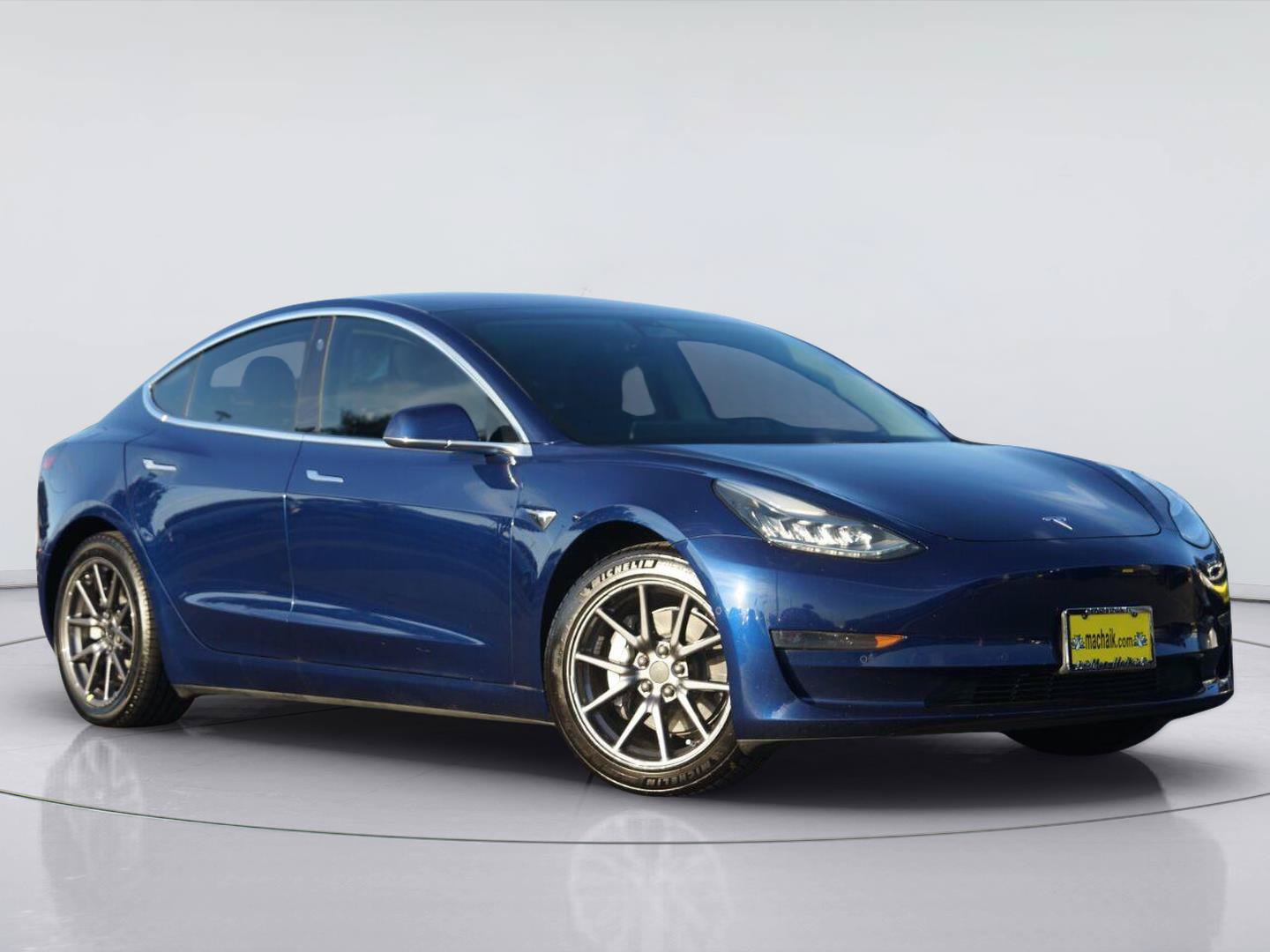 Used 2018 Tesla Model 3 Mid Range RWD image 2