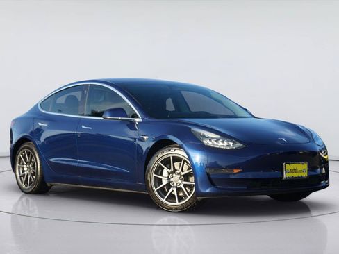 Used 2018 Tesla Model 3 RWD image 2