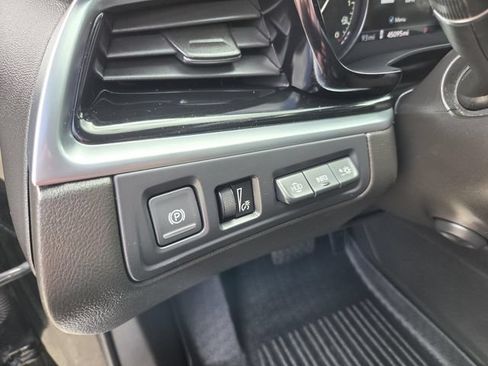 Used 2023 Cadillac XT6 Premium Luxury w/ Technology Package FWD image 13