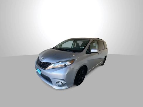 Used 2012 Toyota Sienna SE image 4