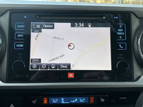 Used 2016 Toyota Tacoma Limited image 10