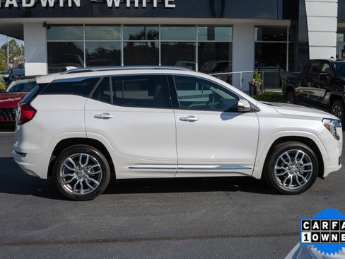 Used 2024 GMC Terrain Denali w/ Denali Premium Package image 2