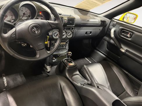Used 2002 Toyota MR2 RWD image 11