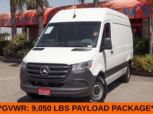 Used 2025 Mercedes-Benz Sprinter 2500 image 4