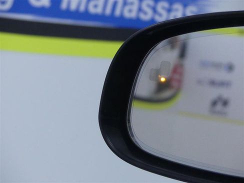 Used 2017 Jaguar XF R-Sport image 27