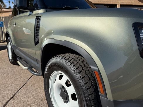 Used 2022 Land Rover Defender 90 image 21