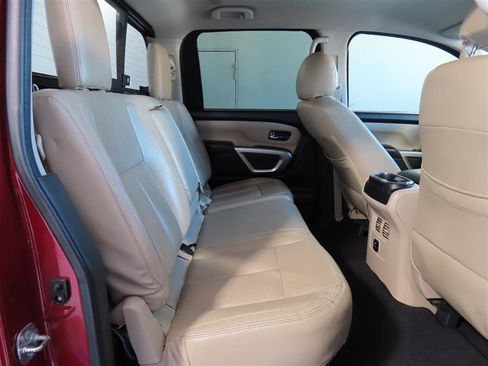 Used 2017 Nissan Titan SV image 33