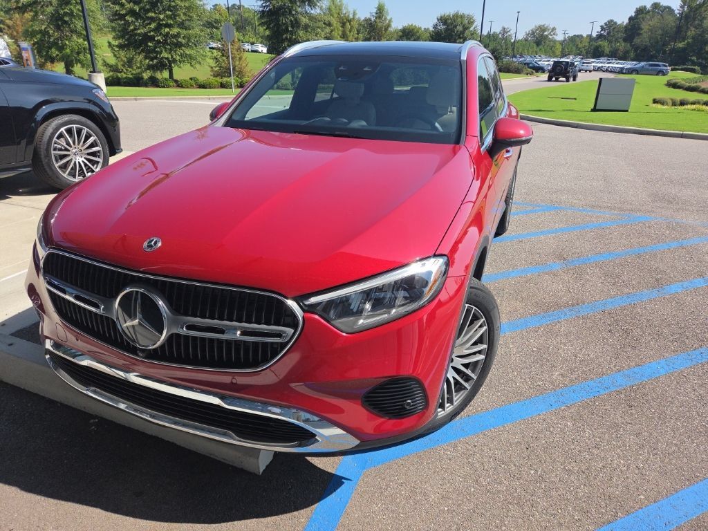 Used 2026 Mercedes-Benz GLC 300 image 2