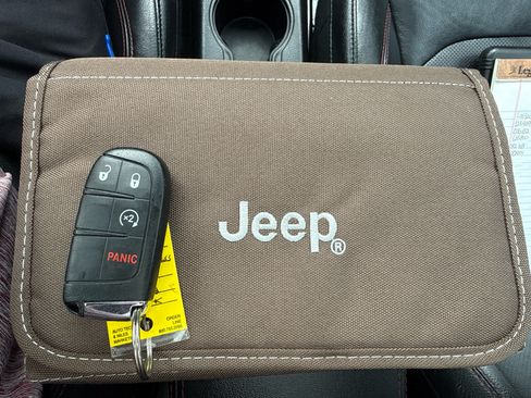 Used 2017 Jeep Compass Trailhawk w/ Leather Interior Group AWD/4WD image 26
