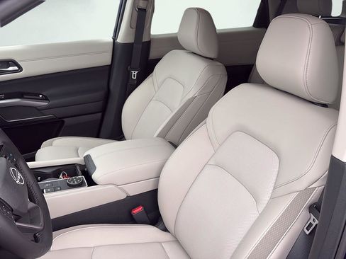 New 2026 Nissan Pathfinder SL image 15