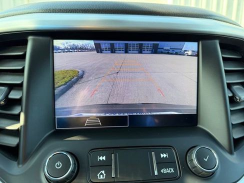 Used 2021 GMC Acadia SLE w/ Driver Convenience Package image 30