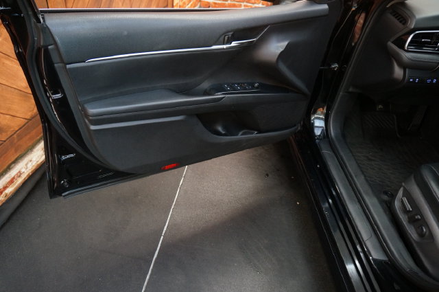 Used 2020 Toyota Camry SE FWD image 35