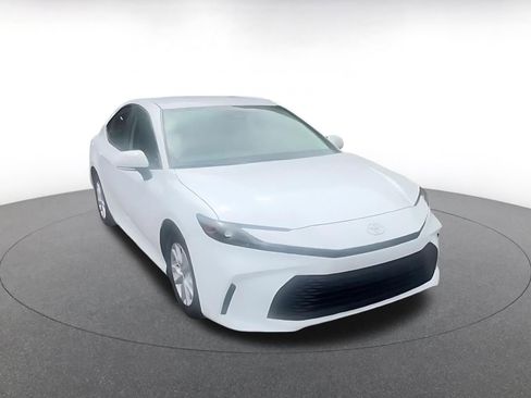Used 2025 Toyota Camry LE FWD image 3