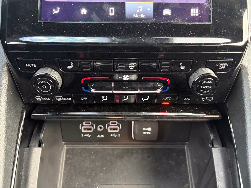 Used 2023 Jeep Grand Cherokee L Laredo AWD/4WD image 35