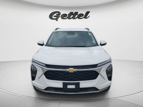 Certified 2024 Chevrolet Trax LT FWD image 2