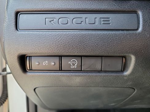 Used 2023 Nissan Rogue S FWD image 19