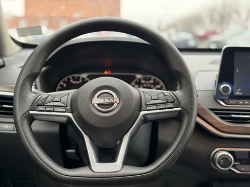 Used 2024 Nissan Altima 2.5 SV image 13