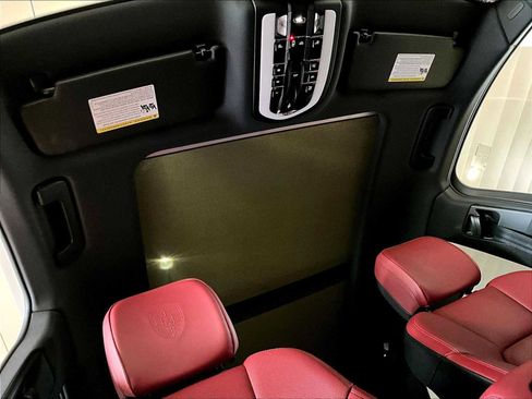 Used 2025 Porsche Macan image 25