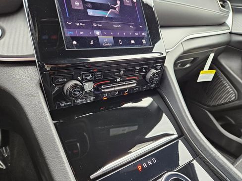 Used 2025 Jeep Grand Cherokee Altitude image 23