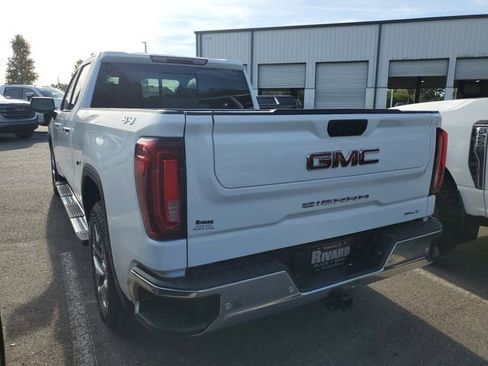 Used 2022 GMC Sierra 1500 SLT w/ SLT Premium Plus Package image 3