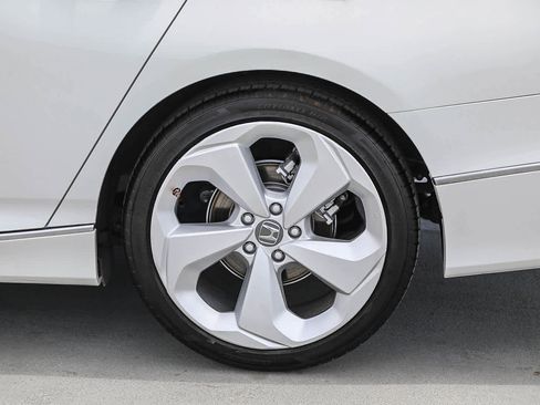 Used 2019 Honda Accord Touring image 11